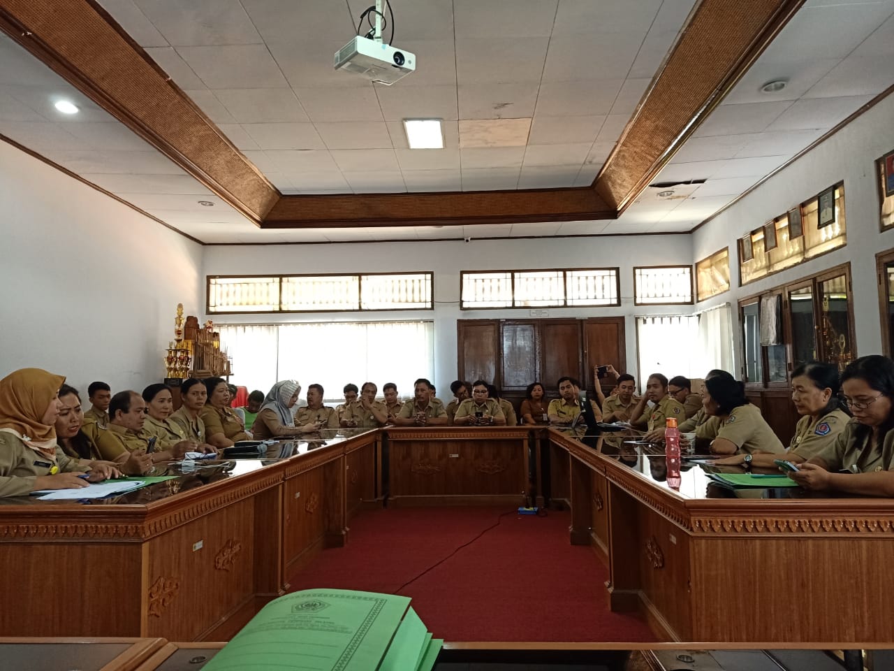 RAPAT STAF KANTOR CAMAT DENPASAR SELATAN 