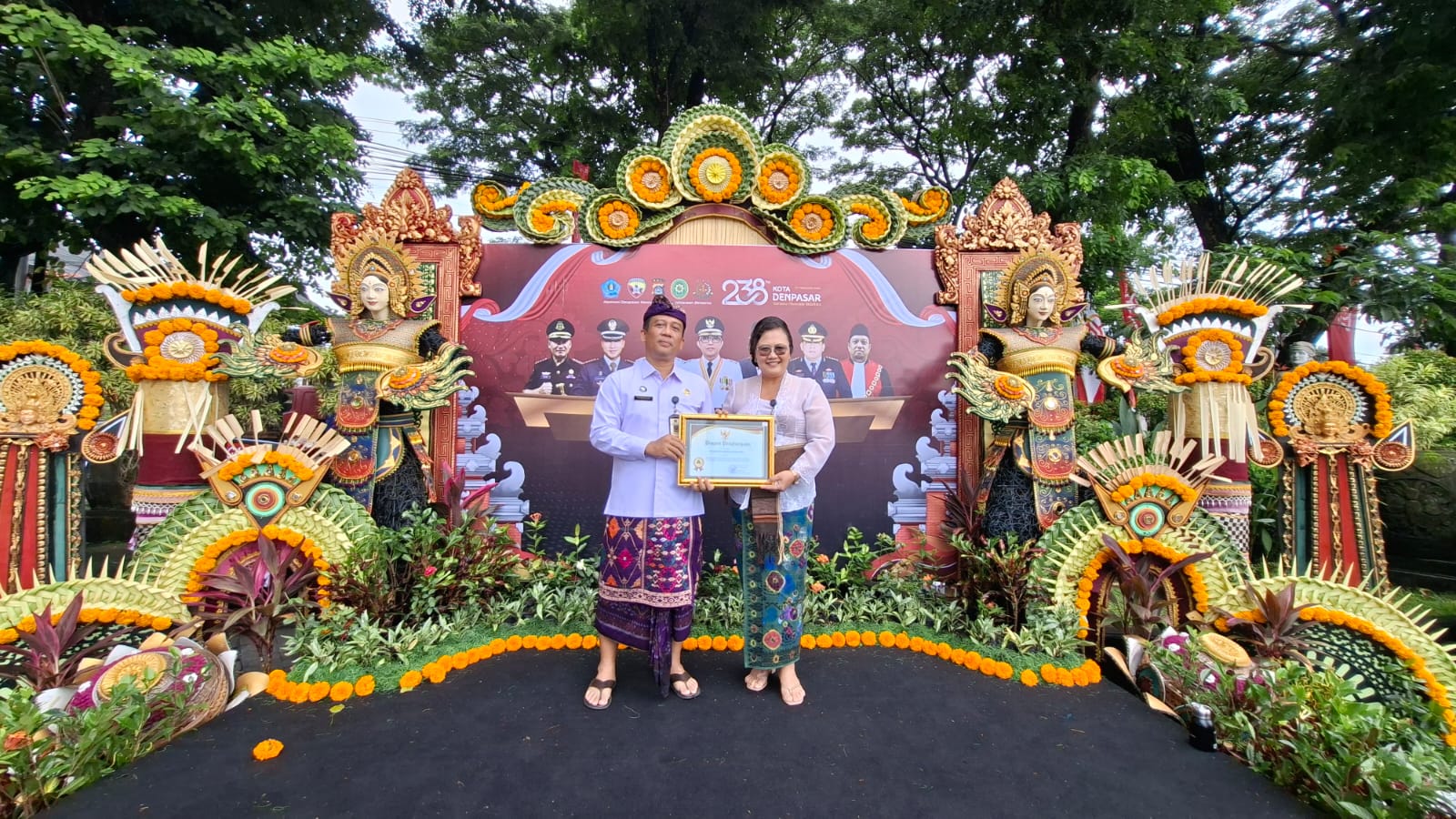 Kecamatan Denpasar Selatan menerima penghargaan PEKPPP